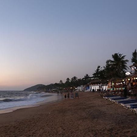 Fabhotel Anjuna Beachfront Bagian luar foto
